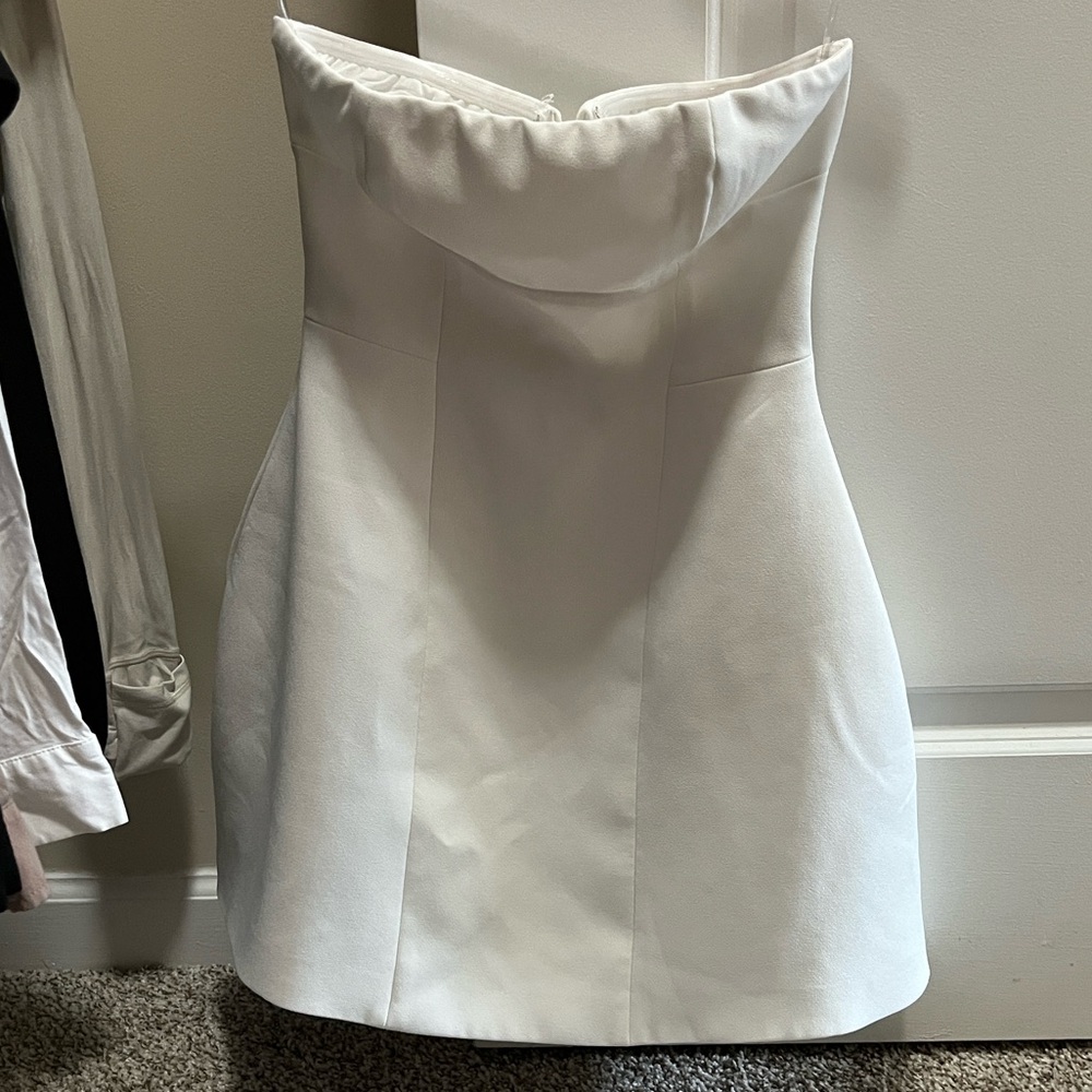 Chic Strapless White Dress